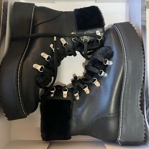 JLO winter boots black